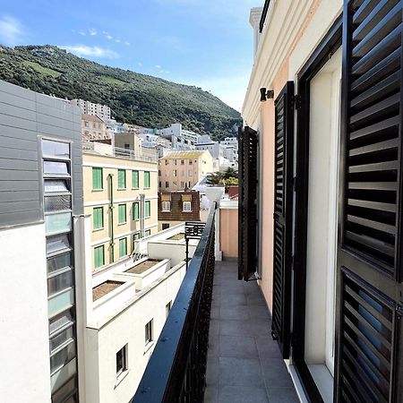 Deluxe City Centre Two Bedroom - Grand Central House Gibraltar Bagian luar foto