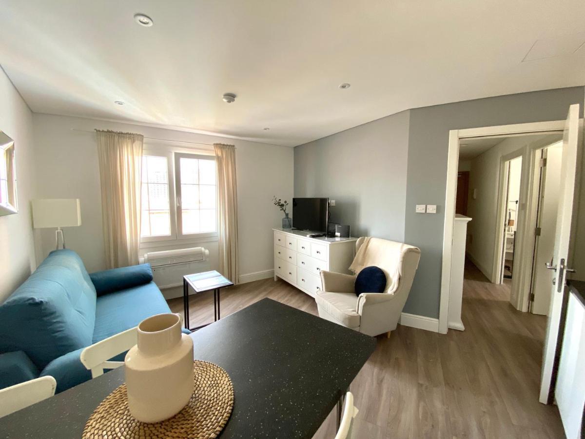 Deluxe City Centre Two Bedroom - Grand Central House Gibraltar Bagian luar foto