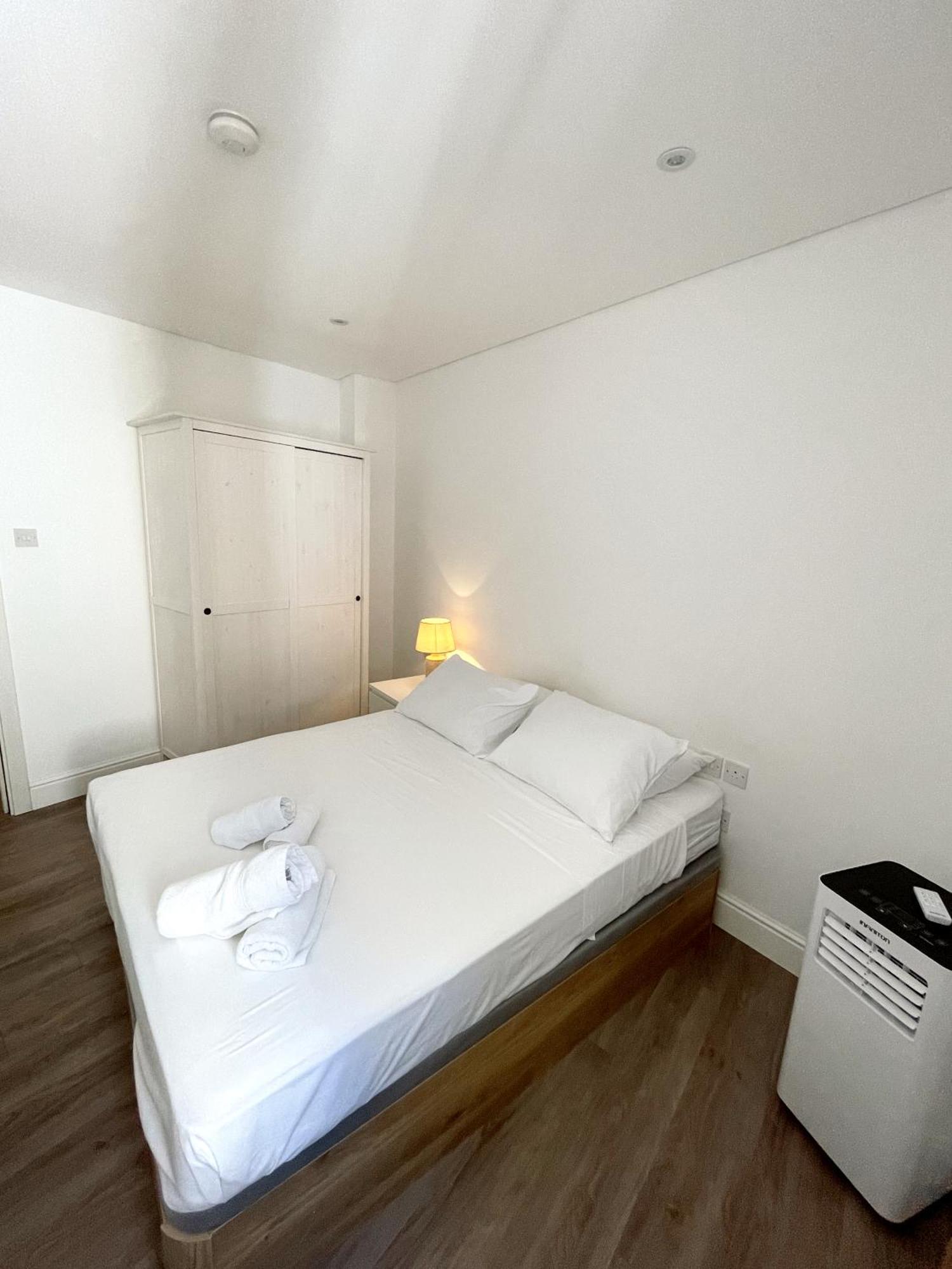 Deluxe City Centre Two Bedroom - Grand Central House Gibraltar Bagian luar foto