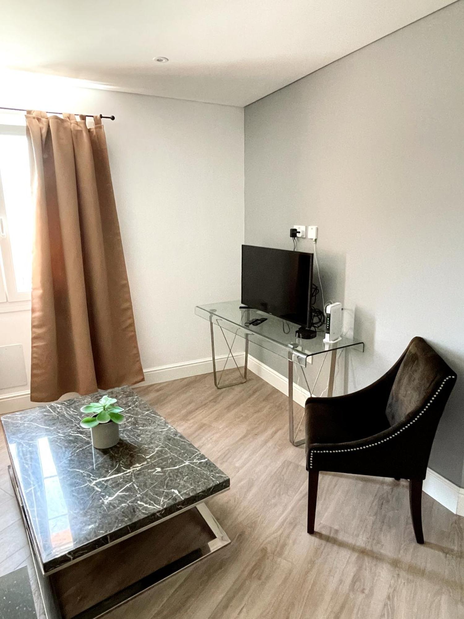 Deluxe City Centre Two Bedroom - Grand Central House Gibraltar Bagian luar foto