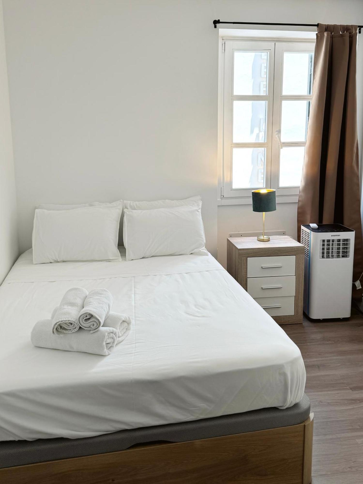 Deluxe City Centre Two Bedroom - Grand Central House Gibraltar Bagian luar foto