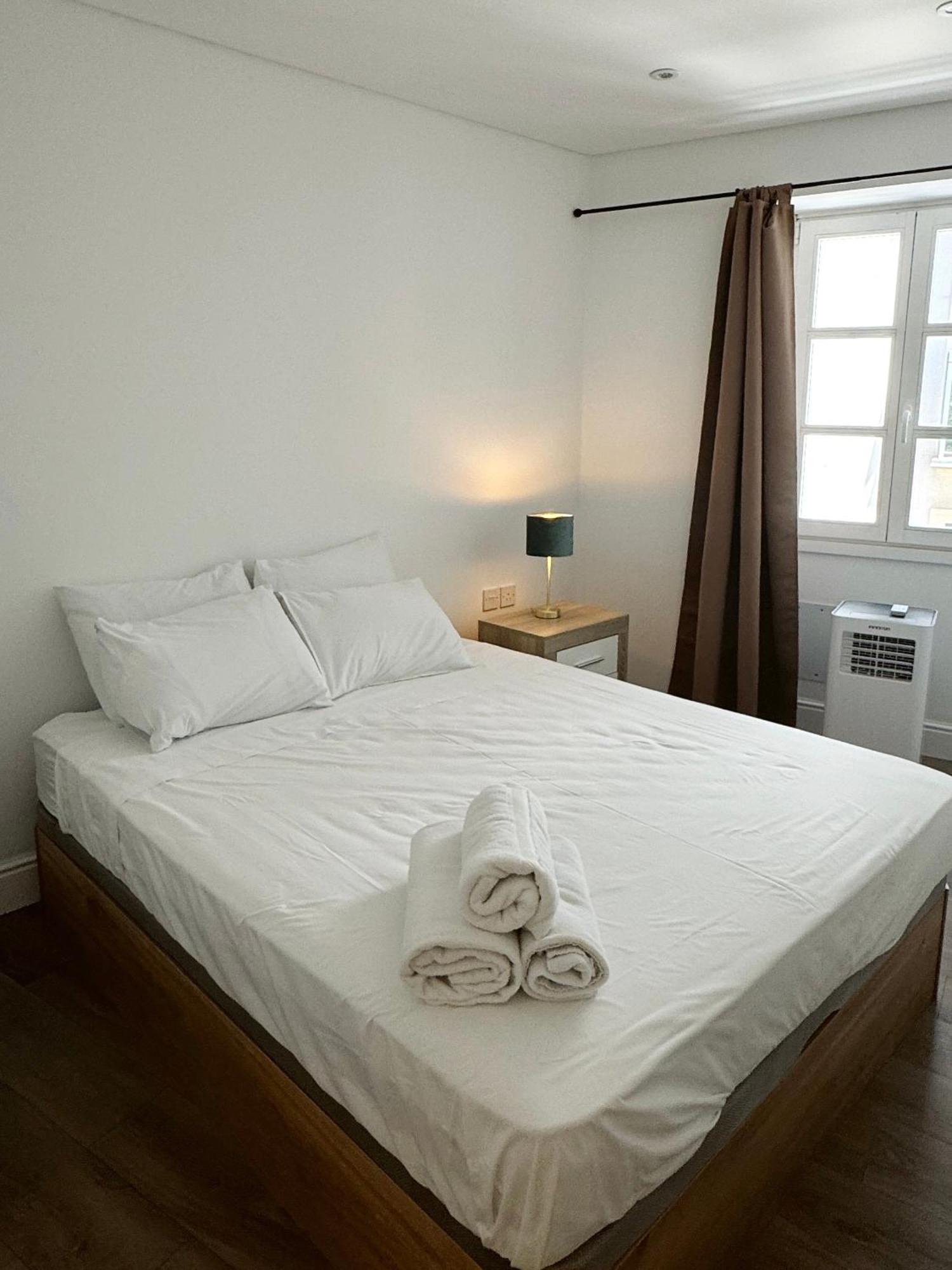 Deluxe City Centre Two Bedroom - Grand Central House Gibraltar Bagian luar foto