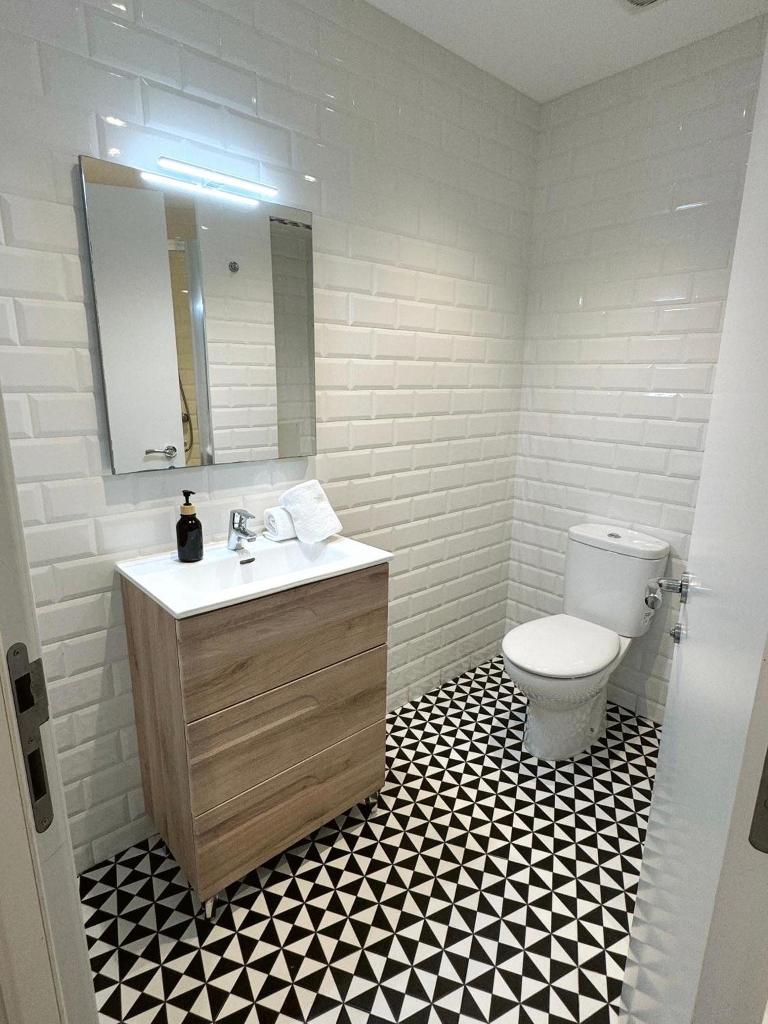 Deluxe City Centre Two Bedroom - Grand Central House Gibraltar Bagian luar foto