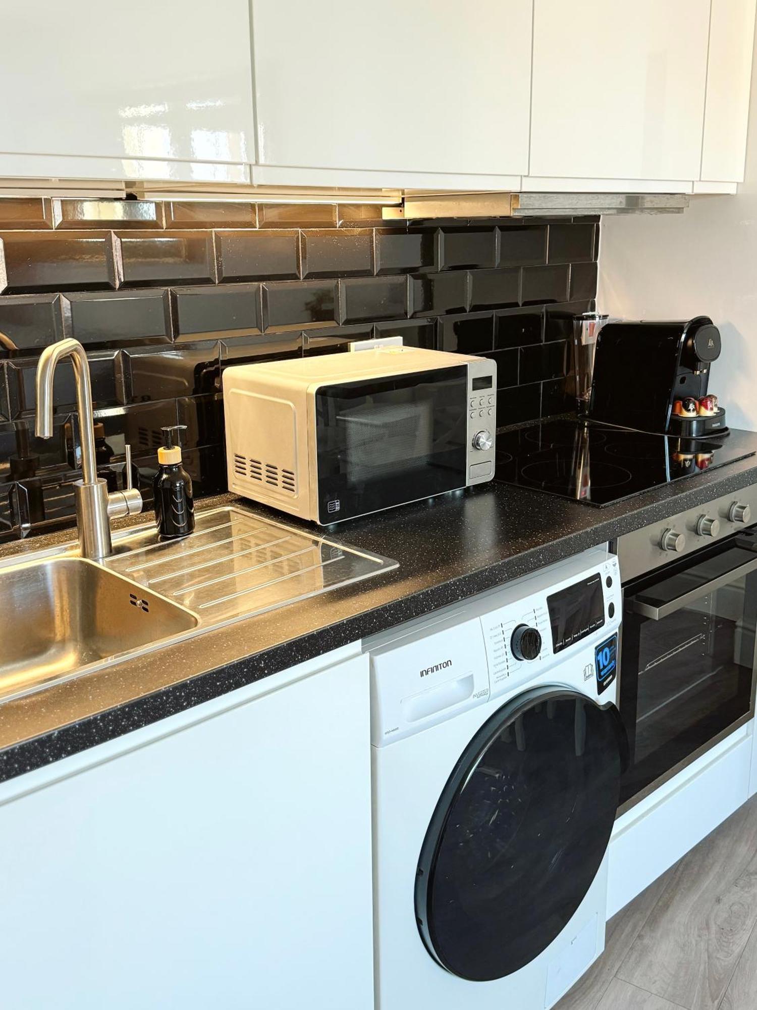 Deluxe City Centre Two Bedroom - Grand Central House Gibraltar Bagian luar foto