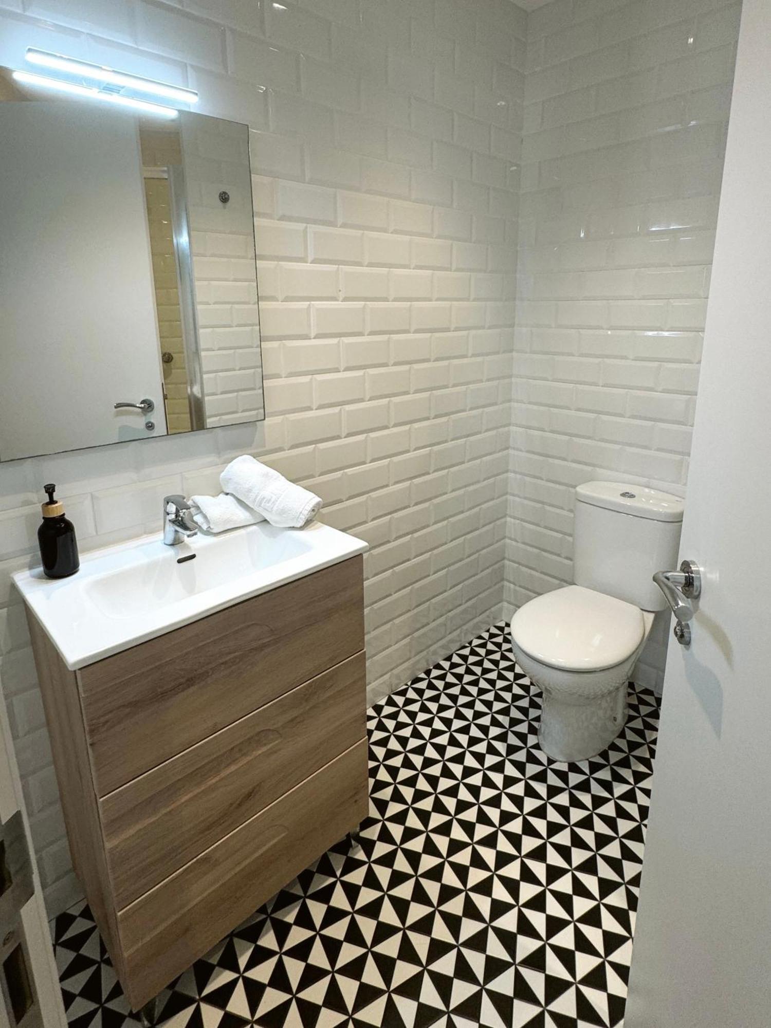Deluxe City Centre Two Bedroom - Grand Central House Gibraltar Bagian luar foto