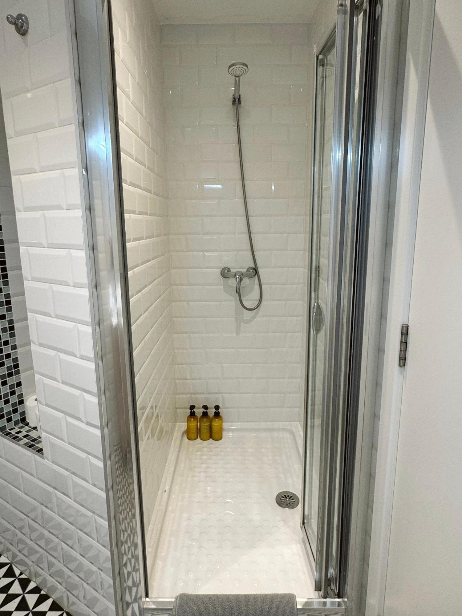 Deluxe City Centre Two Bedroom - Grand Central House Gibraltar Bagian luar foto