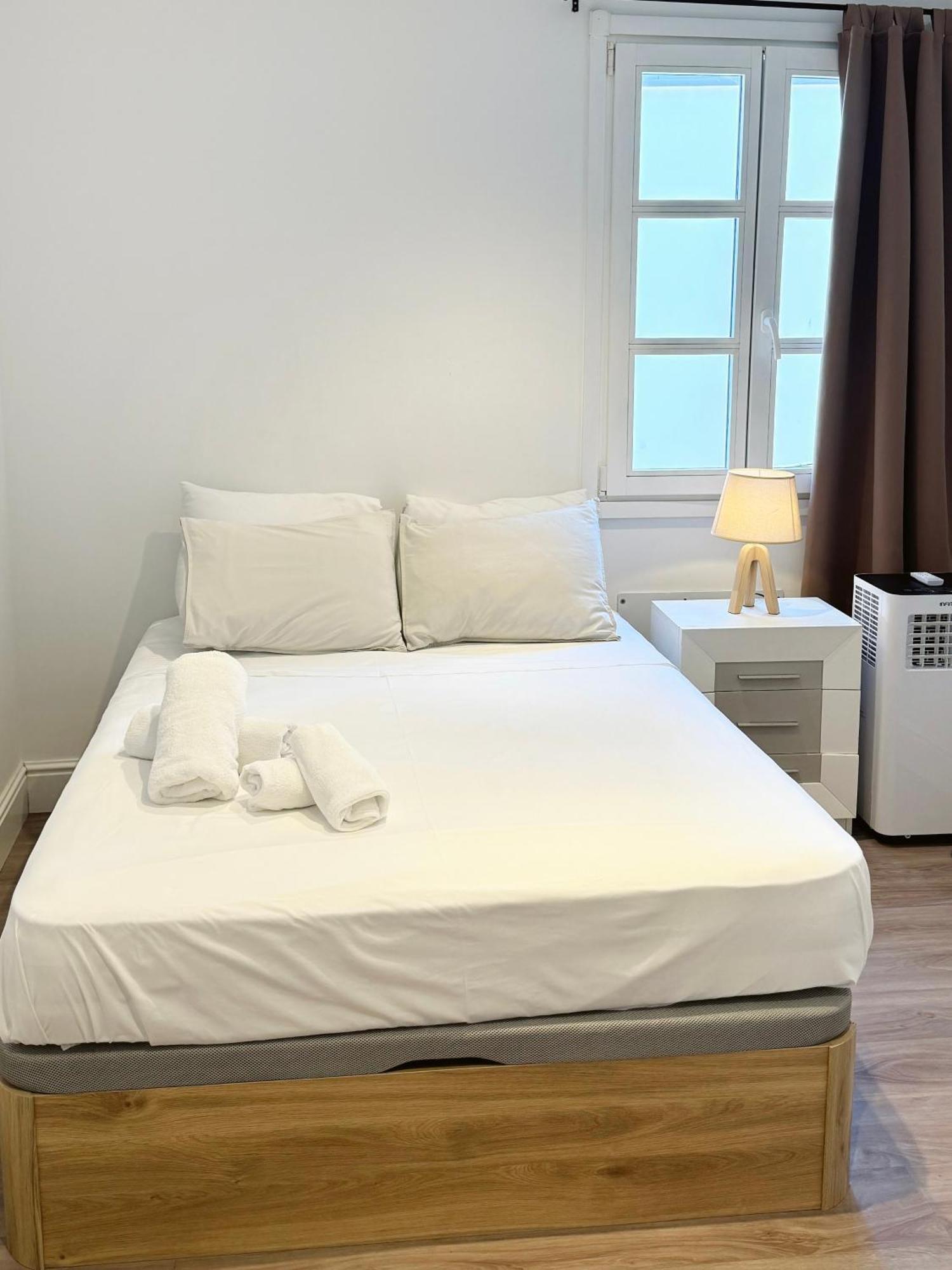 Deluxe City Centre Two Bedroom - Grand Central House Gibraltar Bagian luar foto