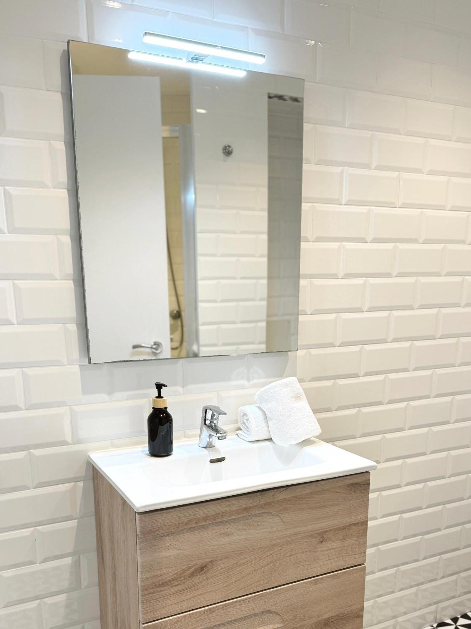 Deluxe City Centre Two Bedroom - Grand Central House Gibraltar Bagian luar foto