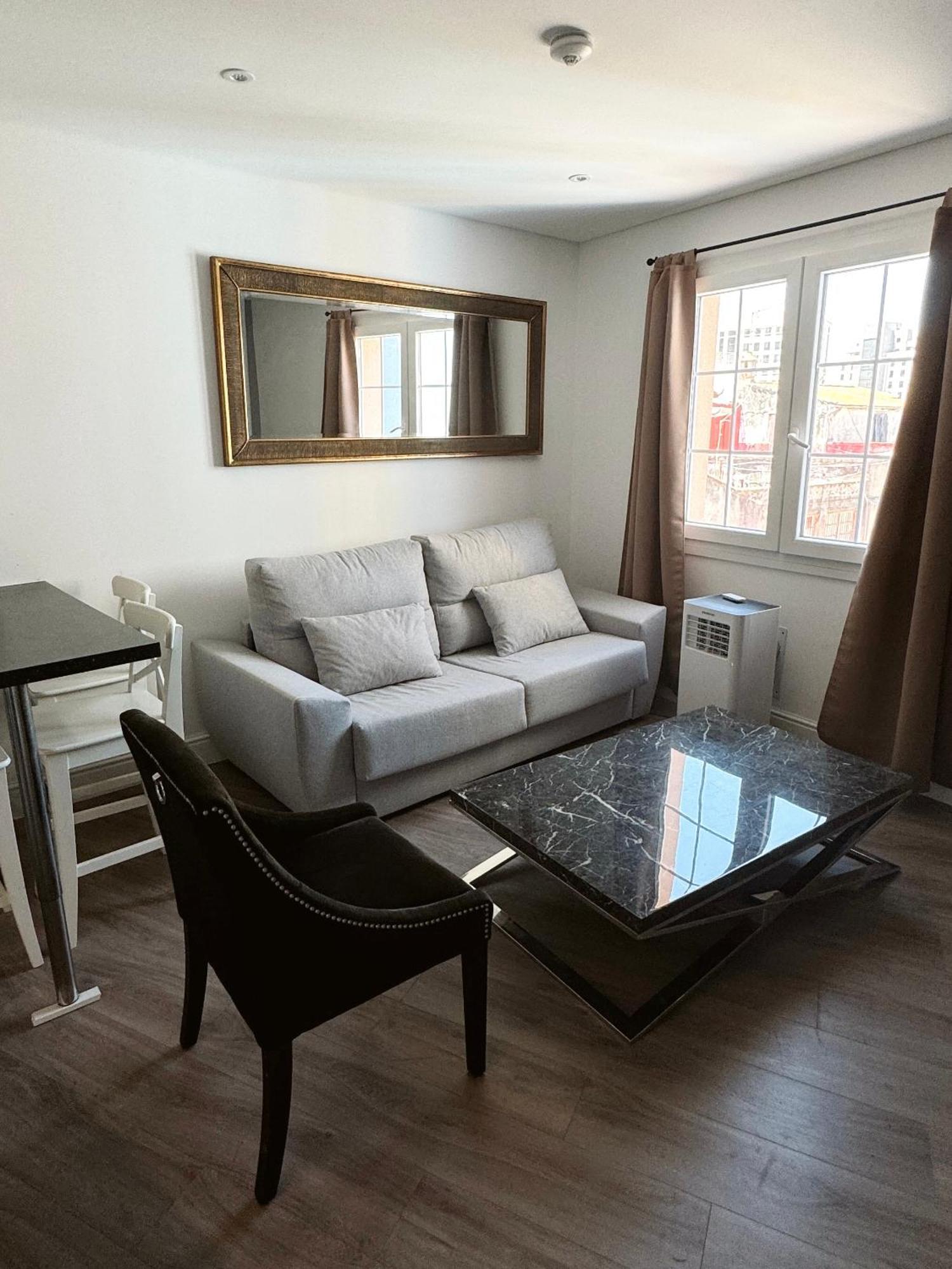 Deluxe City Centre Two Bedroom - Grand Central House Gibraltar Bagian luar foto