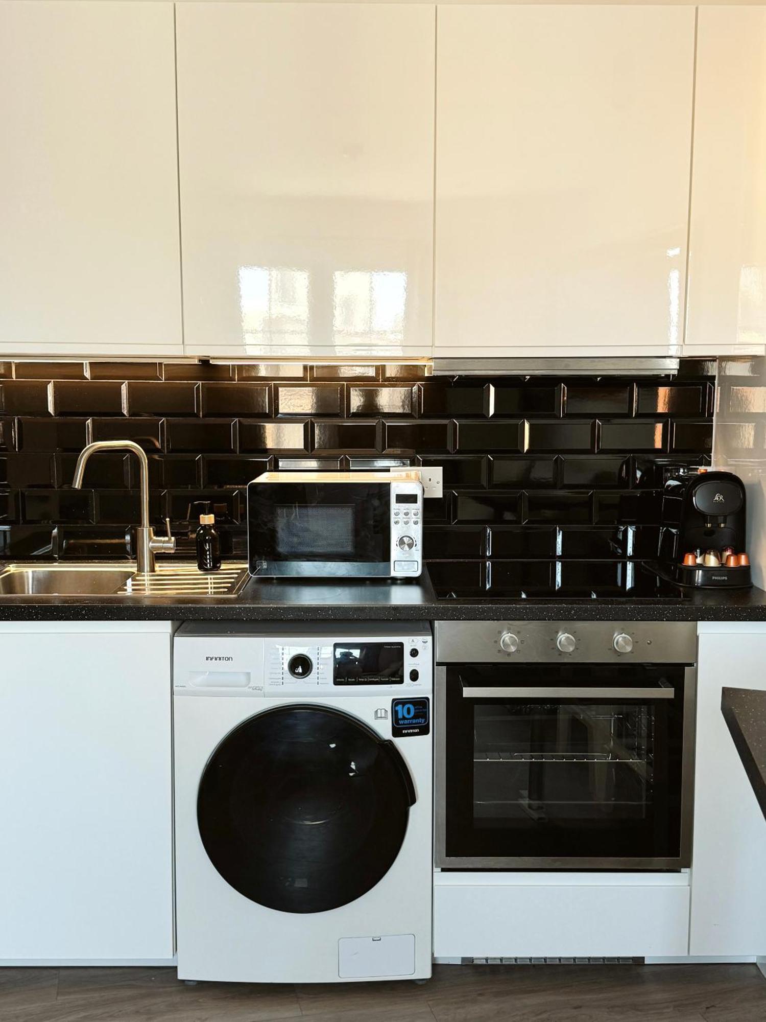 Deluxe City Centre Two Bedroom - Grand Central House Gibraltar Bagian luar foto