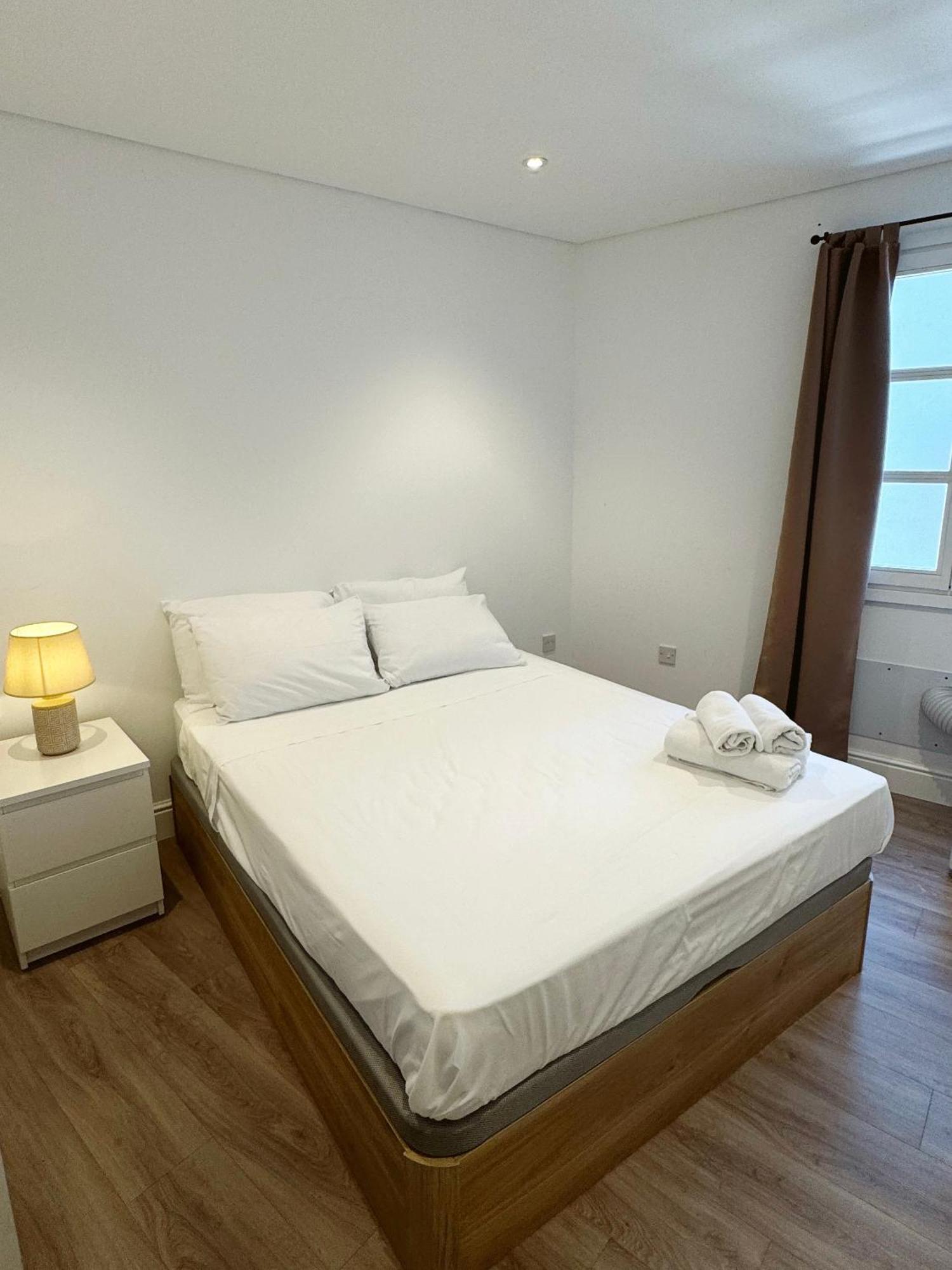 Deluxe City Centre Two Bedroom - Grand Central House Gibraltar Bagian luar foto