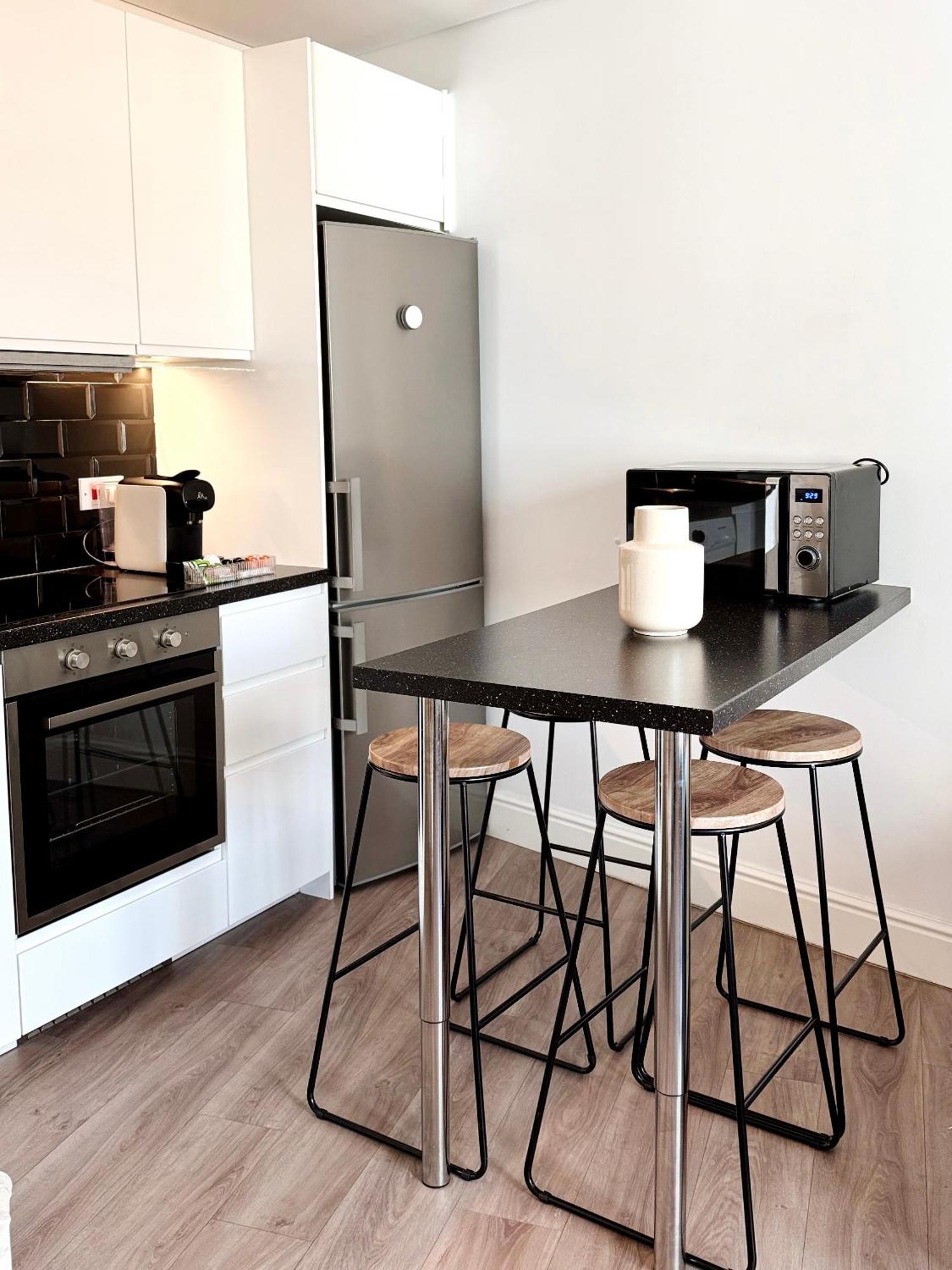 Deluxe City Centre Two Bedroom - Grand Central House Gibraltar Bagian luar foto