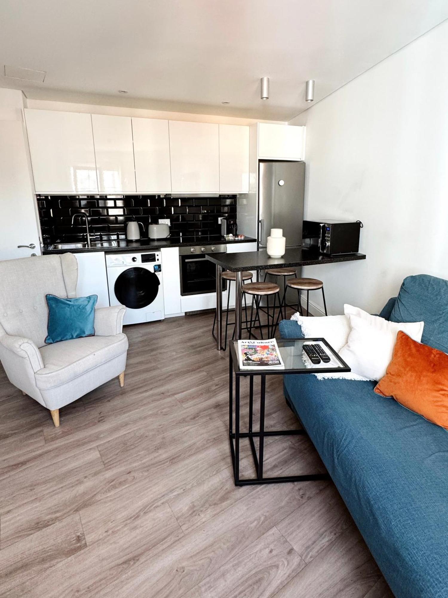 Deluxe City Centre Two Bedroom - Grand Central House Gibraltar Bagian luar foto
