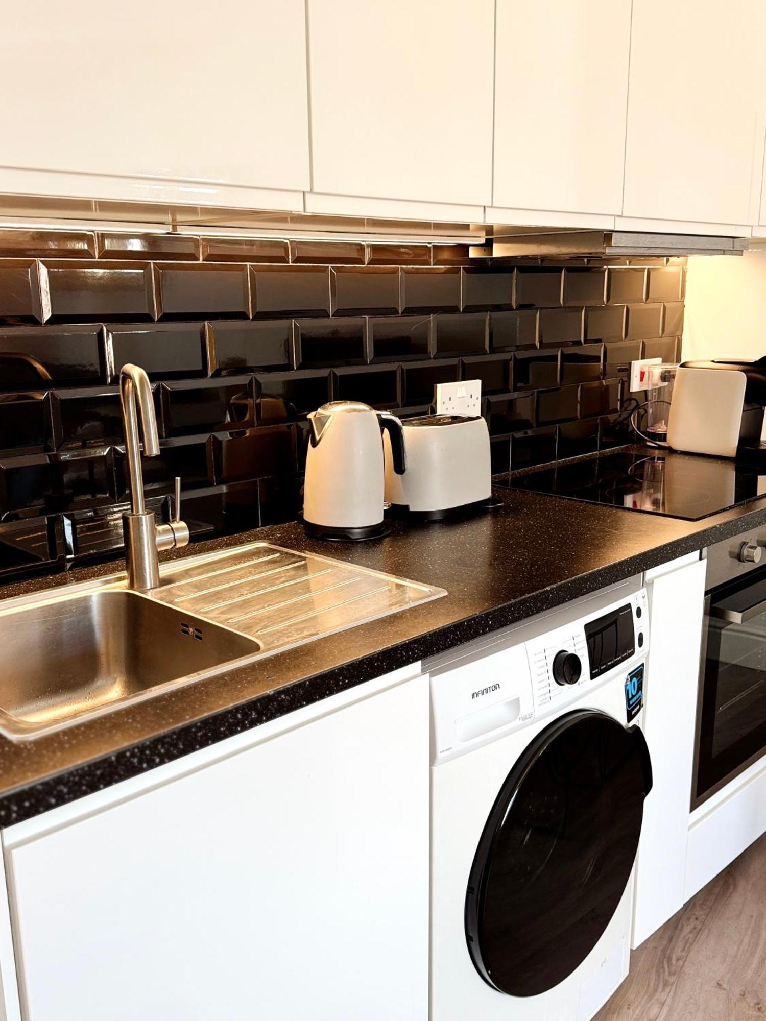 Deluxe City Centre Two Bedroom - Grand Central House Gibraltar Bagian luar foto