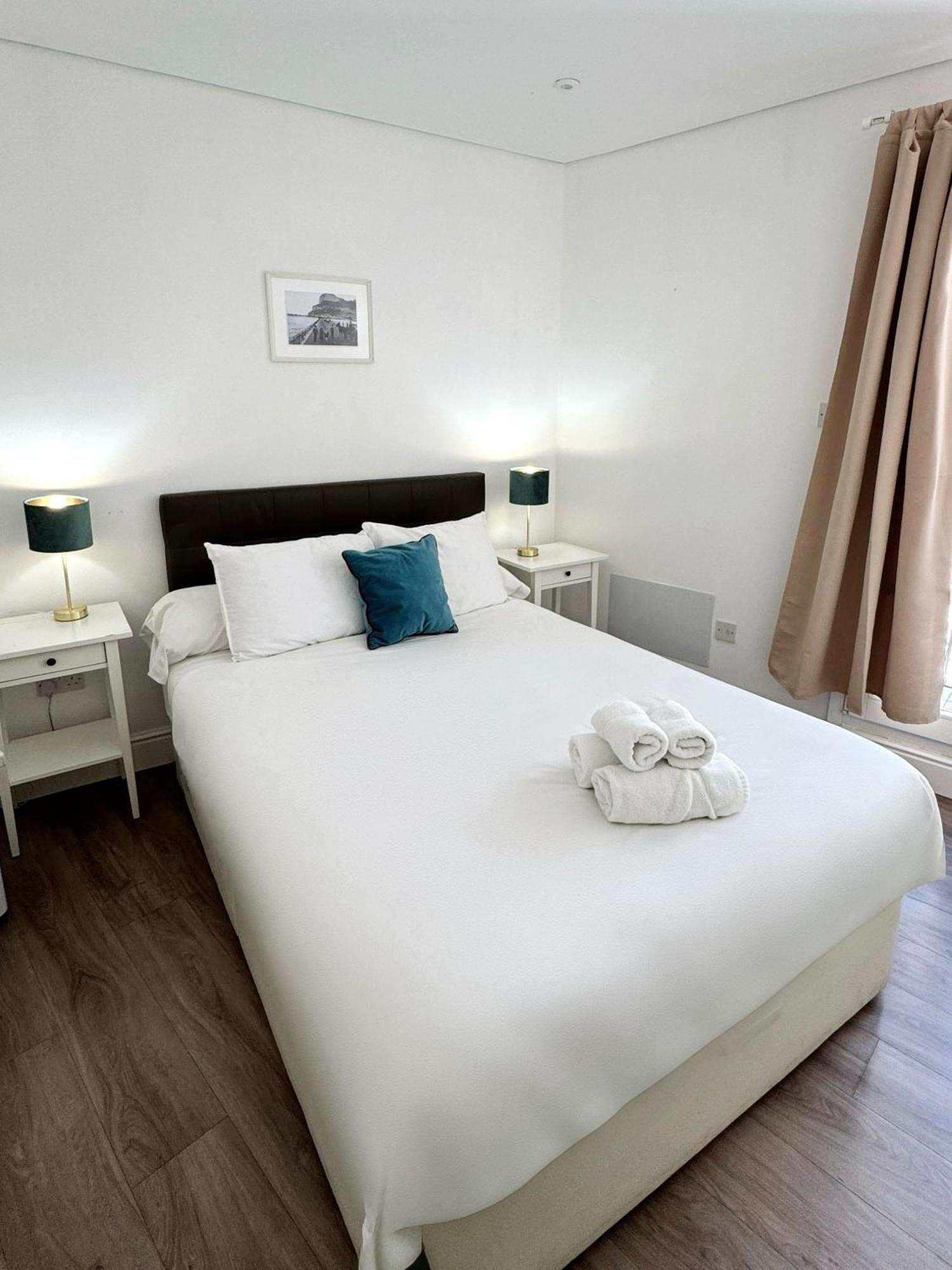 Deluxe City Centre Two Bedroom - Grand Central House Gibraltar Bagian luar foto